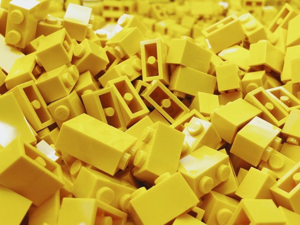 yellow logs min