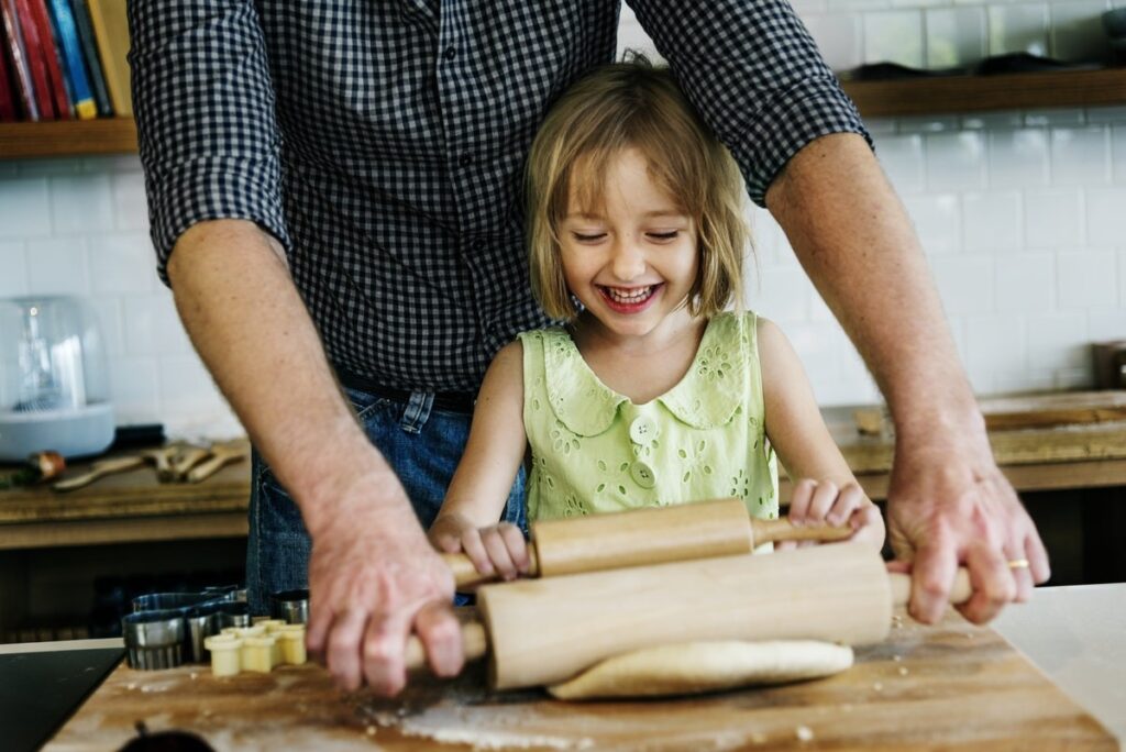 dad daughter rolling