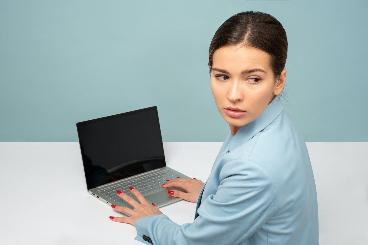 woman on laptop min